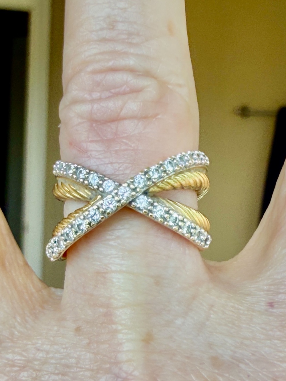 David Yurman 18 karat gold and diamond crossover ring - Picture 4 of 9